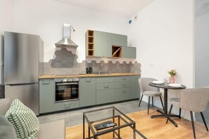 Kylskåp, ugn, spishäll och diskmaskin