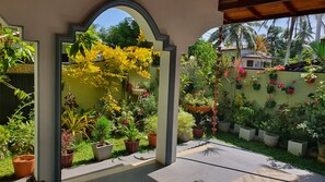 Property grounds - Villa DK Delight - Comfortable & Peaceful villa - 5 min from the beach! (Galle)