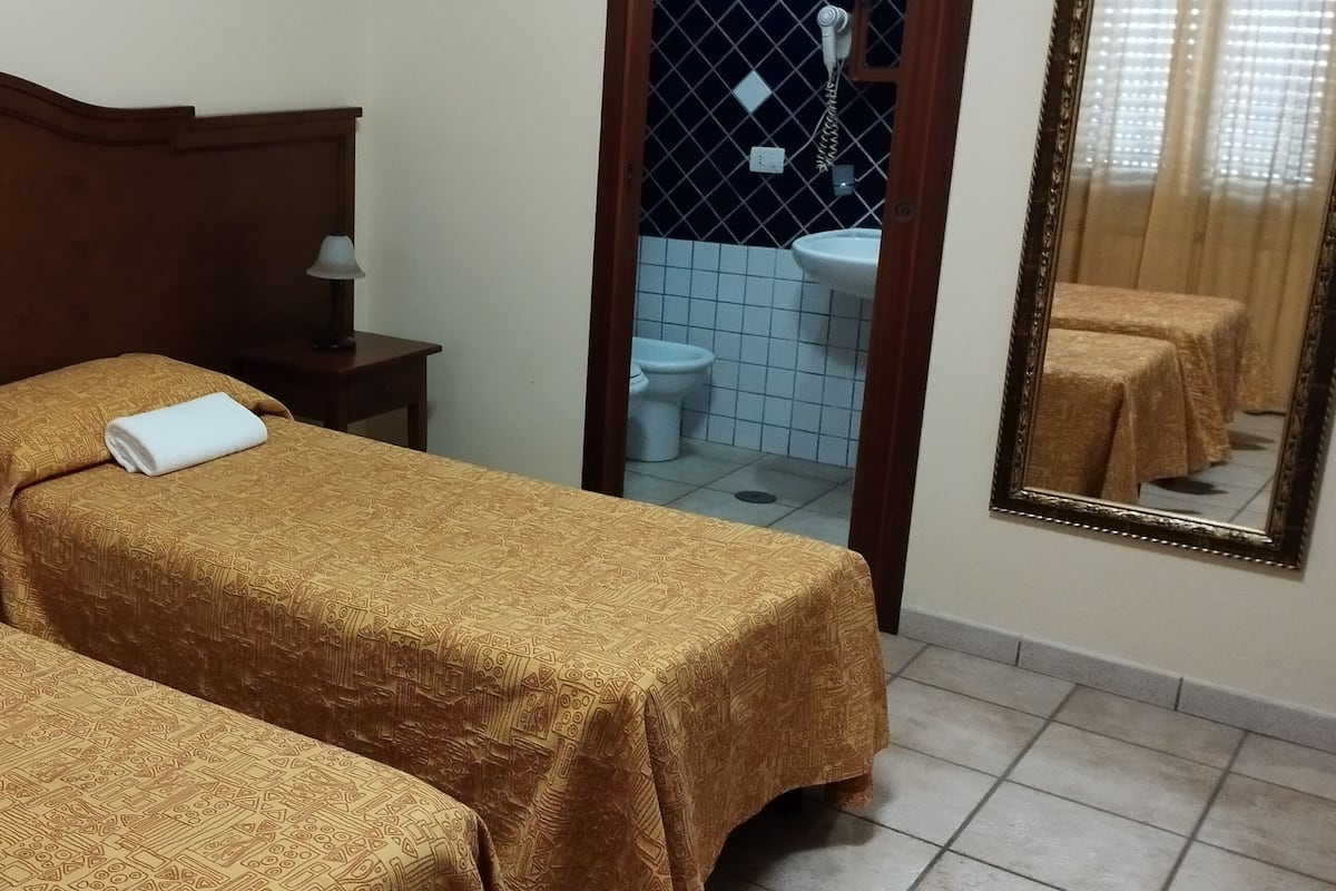 Basic Twin Room | Free WiFi