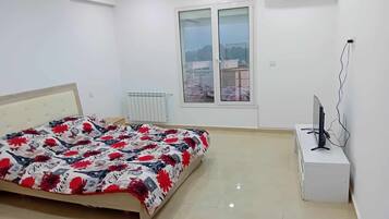 2 bedrooms, iron/ironing board, bed sheets