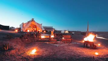 Petit déjeuner, déjeuner et dßner servis sur place