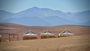 Tenda Klasik, 1 Tempat Tidur Double, pemandangan gunung | Brankas