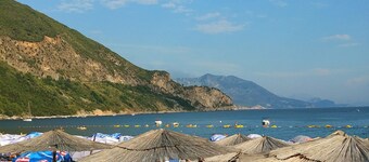 Captivating and Spacious 2-bed House in Vranovici