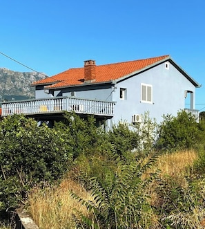 Exterior - Captivating and Spacious 2-bed House in Vranovici (Ljesevici)