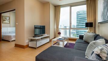 Apartment, 2 Bedrooms, Balcony, Garden View | Living room
