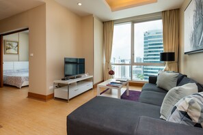 Apartment, 2 Bedrooms, Balcony, Garden View | Living room