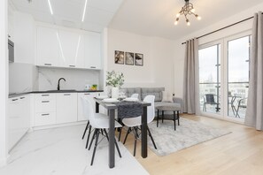 Dining room - Apartment for Remote Work by Renters (Warsaw)