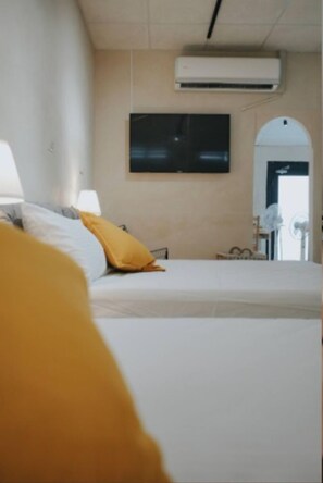 Design Quadruple Room | Free WiFi