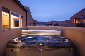 室外 SPA 浴池