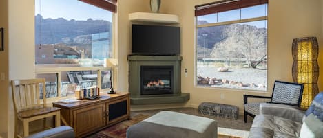 Smart TV, fireplace