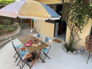 屋外ダイニングエリア