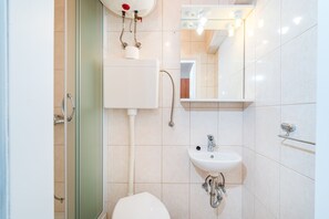 Quarto, 1 quarto, vista para o jardim | Banheiro