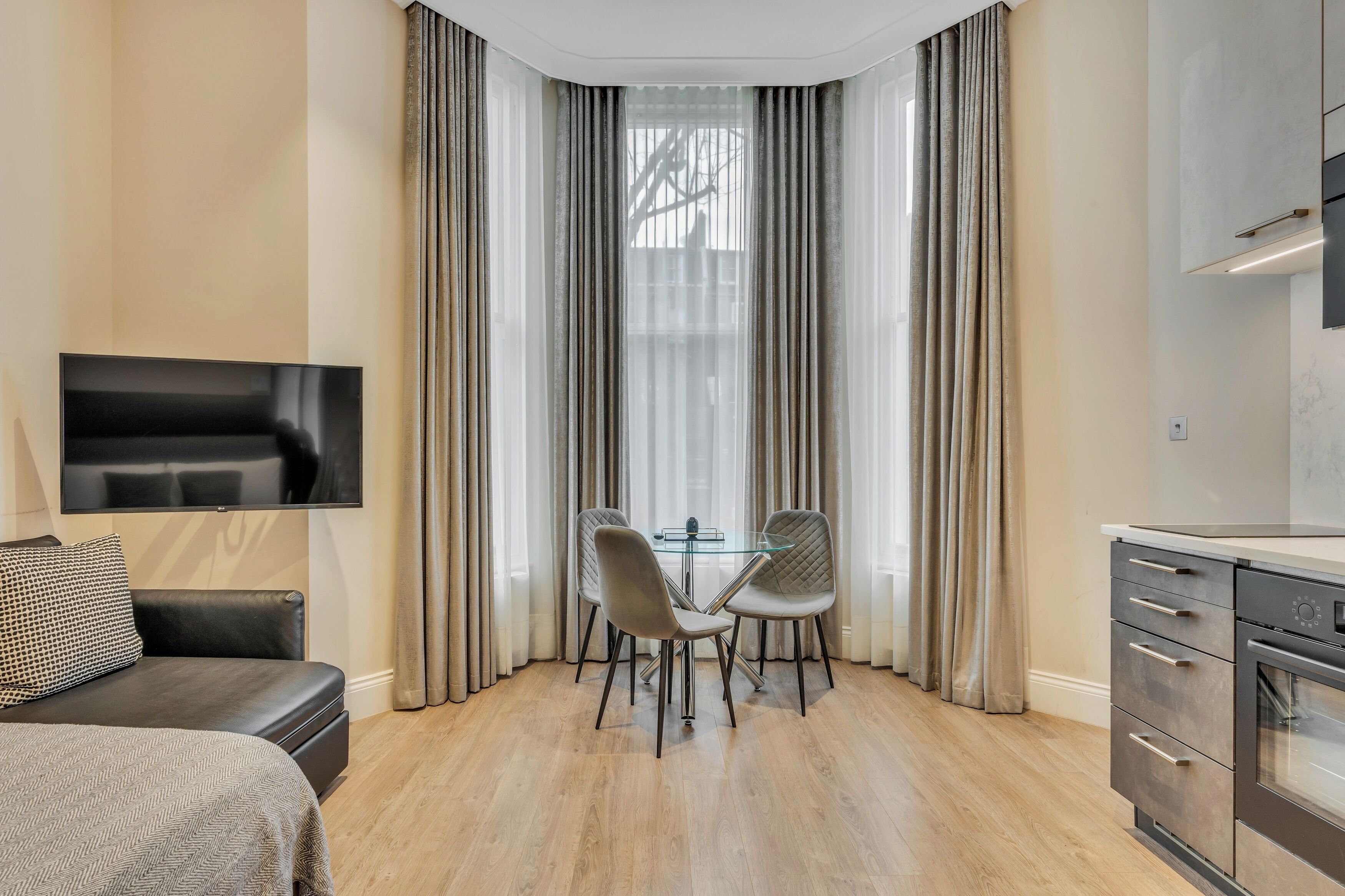 Garden View Deluxe Studio Suite | In-room safe, individually decorated, individually furnished