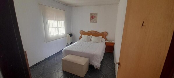 2 chambres, fer et planche à repasser, Wi-Fi gratuit, draps fournis