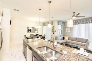 Private kitchen - Family Townhome Near Disney! Patio W/pvt Splash Pool, Modern Decor,free Wifi, Resort W/waterpark! 4 Bedroom Townhouse by RedAwning (Kissimmee)