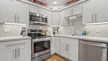Condo, 2 Bedrooms | Private kitchen | Fridge, oven