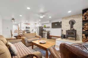 Appart'hôtel, 2 chambres | Coin séjour