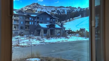 Condo, 2 Bedrooms | Property grounds