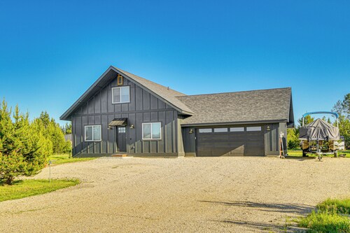 Family-friendly Donnelly Home w/ Private Hot Tub!