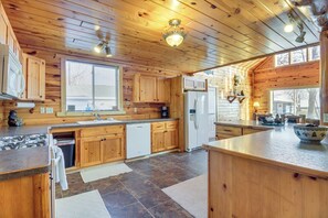 House (2 Bedrooms) | Interior - Eagle's Nest Cabin on Mille Lacs Lake: Boat + Fish (Garrison)