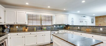 Near Lake Fork: Home w/ Fire Pit in Yantis!