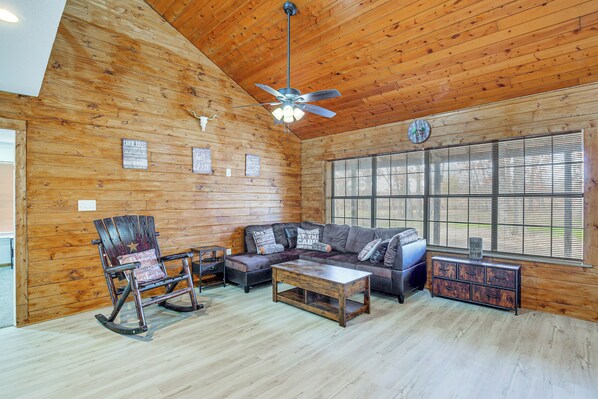 House (4 Bedrooms) | Interior