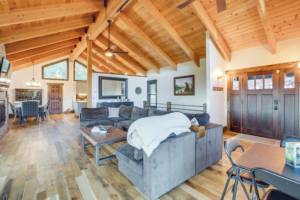 House (4 Bedrooms) | Interior