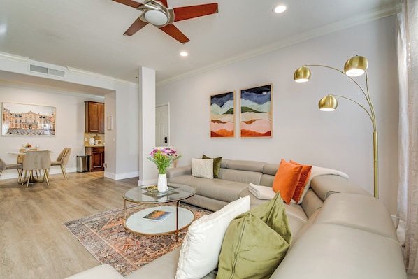 Apartment (1 Bedroom) | Wohnbereich