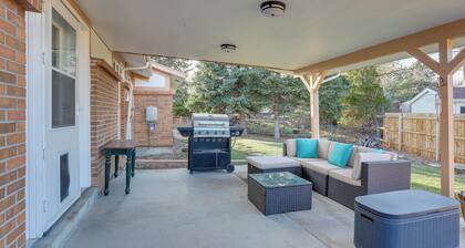 14 Mi to Denver Zoo: Pet-friendly Arvada Home
