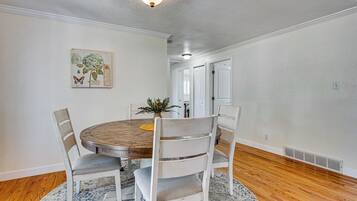 House (3 Bedrooms) | Interior