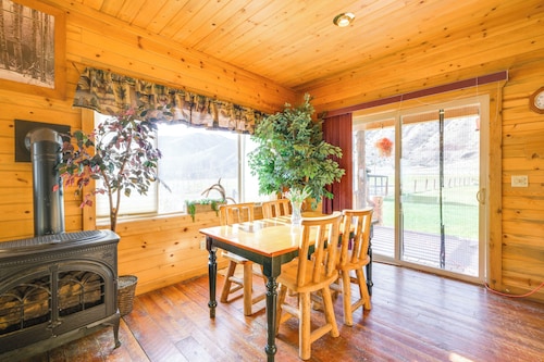 Pet-friendly Idaho Home on the Salmon River!