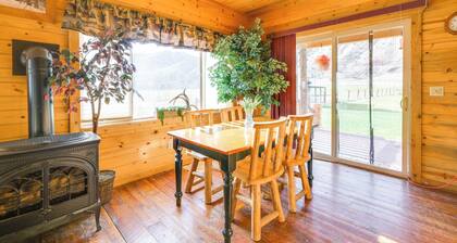 Pet-friendly Idaho Home on the Salmon River!