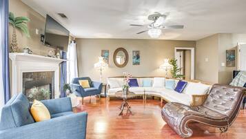 House (4 Bedrooms) | Front of property