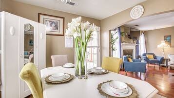 House (4 Bedrooms) | Interior