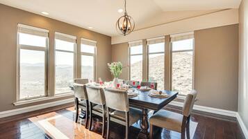 ํ์ฐ์ค (4 Bedrooms) | ๋ด๋ถ