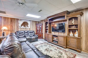 Apartment (1 Bedroom) | Living area | Flat-screen TV