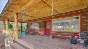 A wooden building with a porch, large windows, and a red door. - Salmon Vacation Rental w/ Mountain Views! (Salmon)