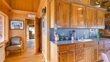 House (1 Bedroom) | Private kitchen | Microwave, oven, stovetop, dishwasher