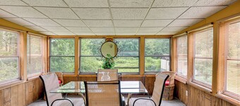 Vintage Windsor Home: Private Yard & Covered Deck