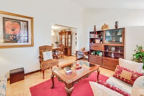 Interior - Charming Windsor Home w/ Private Backyard! (Windsor)