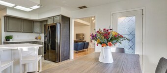 Tranquil Fort Wayne Home: 7 Mi to Downtown