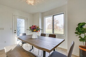 Interior - Tranquil Fort Wayne Home: 7 Mi to Downtown (Fort Wayne)