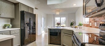 Tranquil Fort Wayne Home: 7 Mi to Downtown