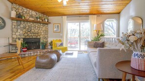 Unclassified image, 4 of 39, button - Lake, Trails & Slopes! Family Cottage in Crestline (Crestline)