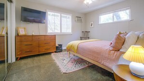 Unclassified image, 2 of 39, button - Lake, Trails & Slopes! Family Cottage in Crestline (Crestline)