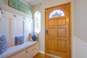 Cottage (3 Bedrooms) | Interior - Lake, Trails & Slopes! Family Cottage in Crestline (Crestline)