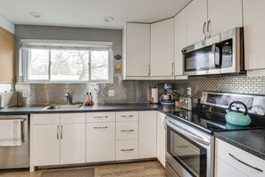Hus (3 Bedrooms) | Eget kjøkken | Mikrobølgeovn, ovn, kokeplater og oppvaskmaskin