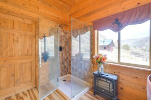 Interior - Salmon Vacation Rental w/ On-site River Access! (Salmon)
