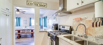 Dog-friendly Albuquerque Home: 1 Mi to U of NM!
