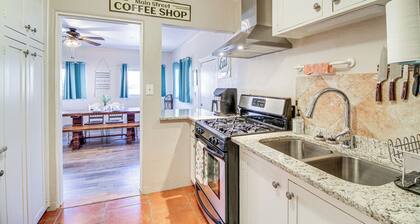 Dog-friendly Albuquerque Home: 1 Mi to U of NM!